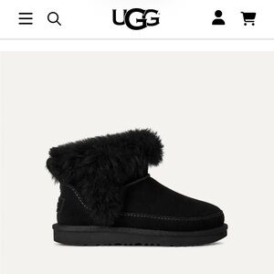 BRAND NEW WITH TAGS: UGG Kids Classic Ultra Mini Chalet Bootie